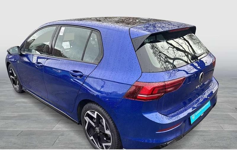 Usata VW Golf VIII R-line 150 CV (110 kW) 2025 Blu/azzurro Utilitaria
