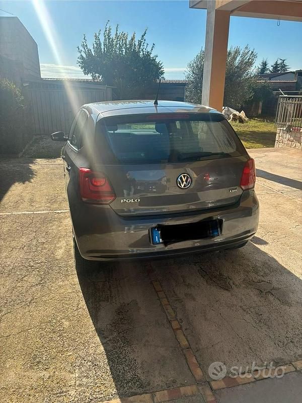 Usata VW Polo Comfortline 90 CV (66 kW) 2010 Grigio Berlina