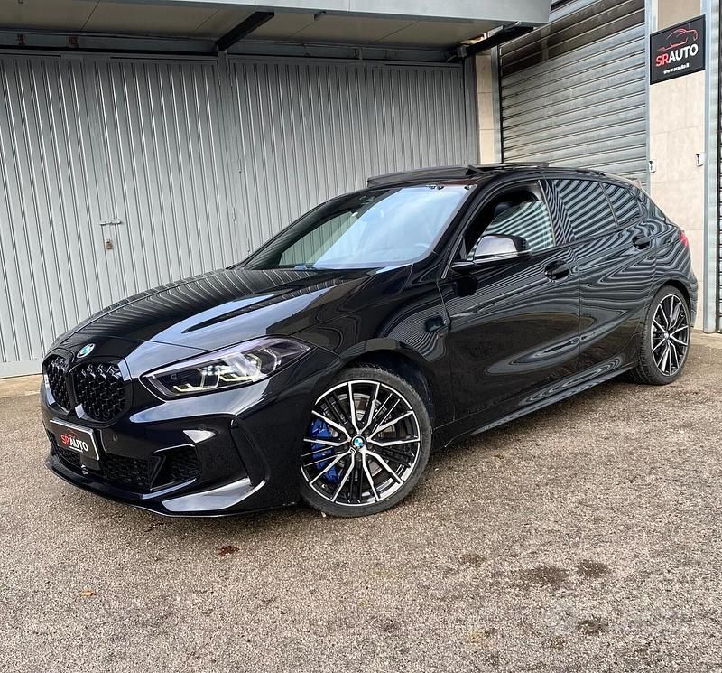 Begagnad BMW M135 Efficient Dynamics 306 HK (225 kW) 2021 Svart Halvkombi