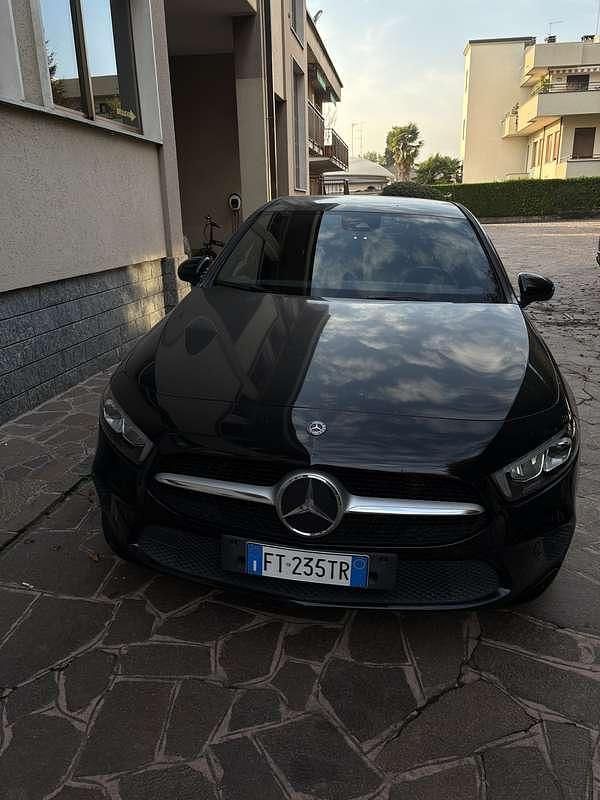 Usata Mercedes A180 170 CV (125 kW) 2019 Nero Berlina