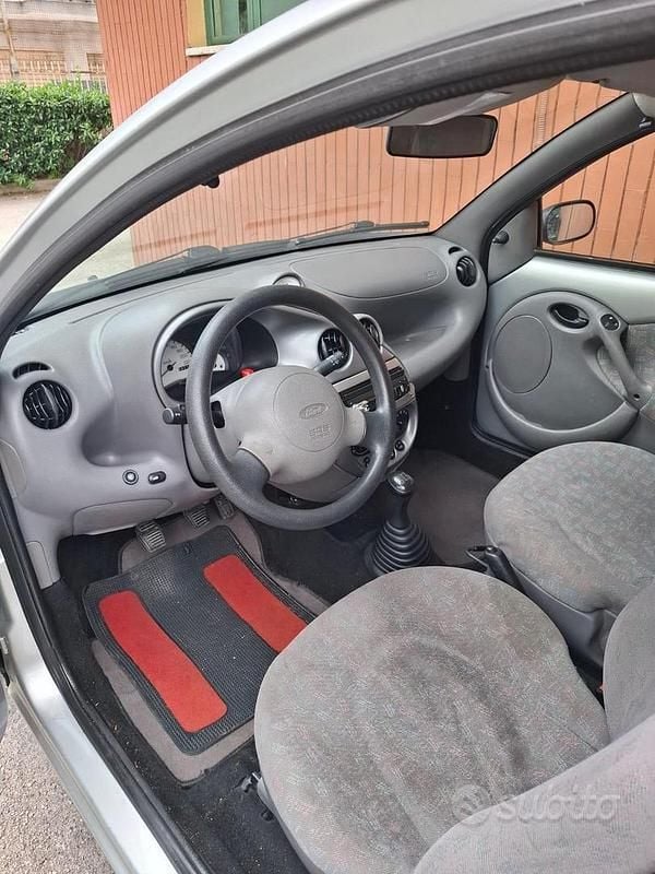Usata Ford Ka 60 CV (44 kW) 2000 Grigio Utilitaria