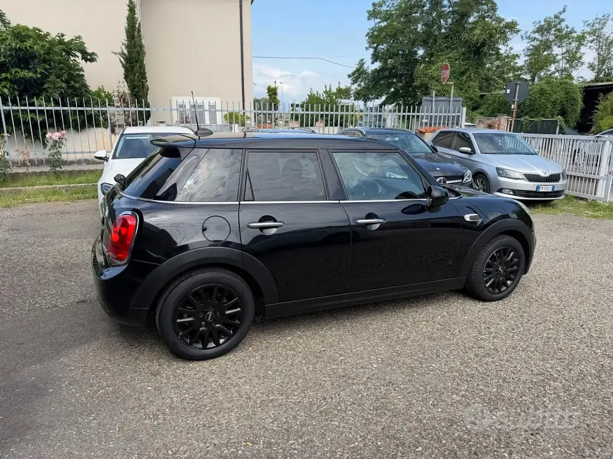Usata Mini One D 116 CV (85 kW) 2017 Nero Utilitaria