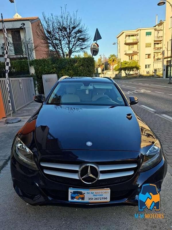 Usata Mercedes C200 136 CV (100 kW) 2016 Blu/azzurro Station wagon