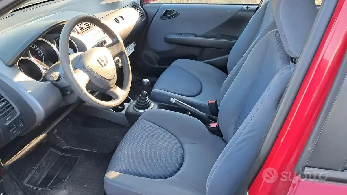 Usata Honda Jazz 78 CV (57 kW) 2004 Rosso Utilitaria