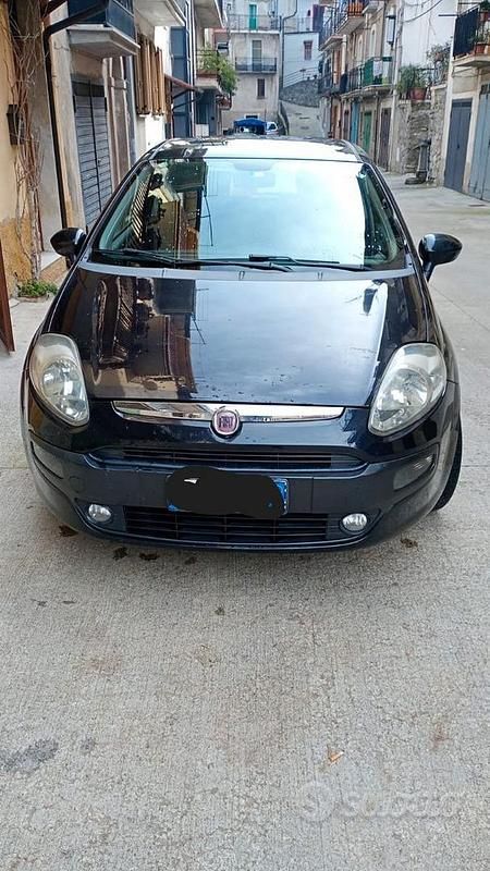 Nero Usata 2010 Fiat Punto Evo Dynamic Due volumi | 3300 € (Buon prezzo) - Immagine 1/4