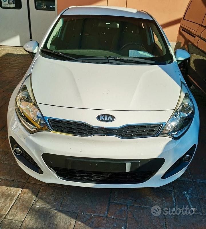 Usata Kia Rio 75 CV (55 kW) 2013 Bianco Utilitaria