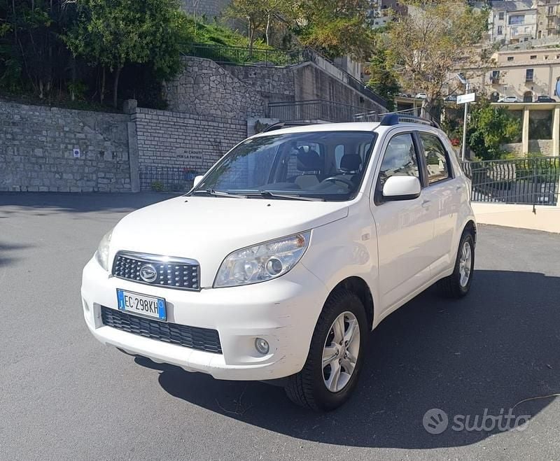 Usata Daihatsu Terios 105 CV (77 kW) 2010 Bianco SUV