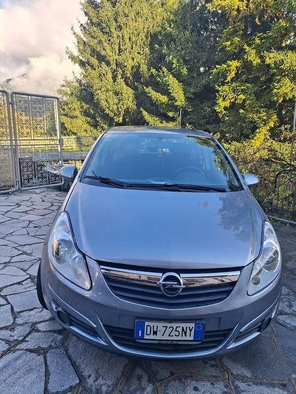 Usata 2009 Opel Corsa Tre volumi | 2200 € (Super prezzo) - Immagine 1/4