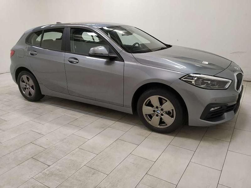 Usata BMW 118 Advantage 140 CV (102 kW) 2022 Grigio pastello Utilitaria