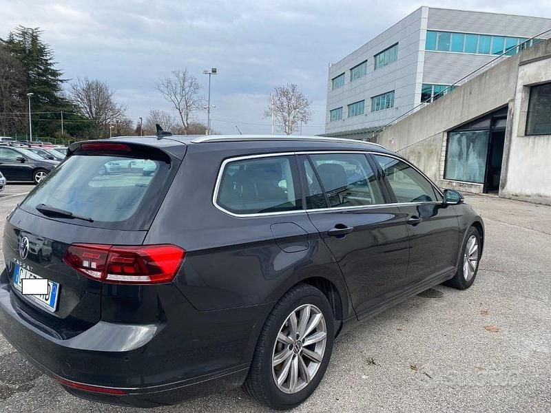 Usata VW Passat Business 150 CV (110 kW) 2022 Grigio Station wagon