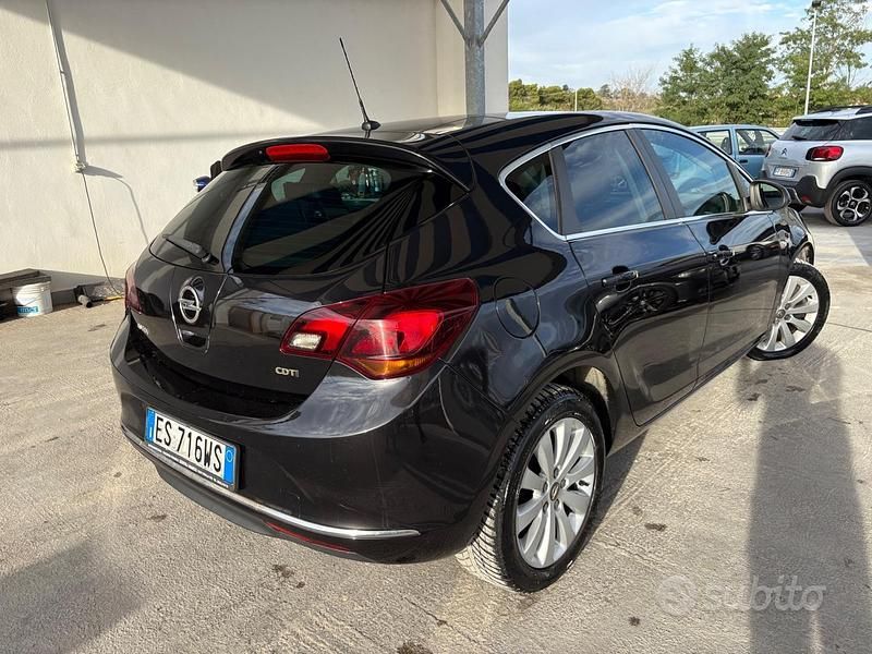 Usata Opel Astra Cosmo 110 CV (80 kW) 2014 Nero Berlina