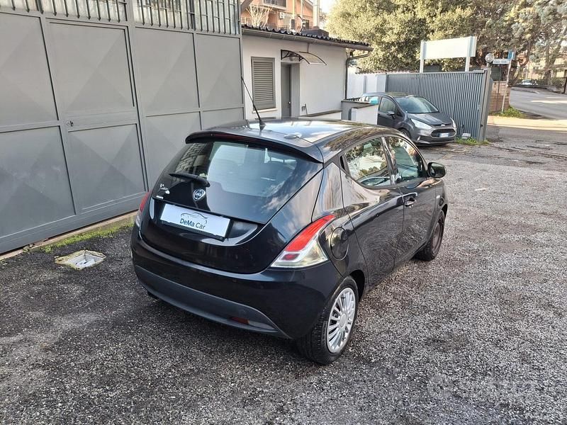 Usata Lancia Ypsilon 69 CV (50 kW) 2015 Nero Utilitaria