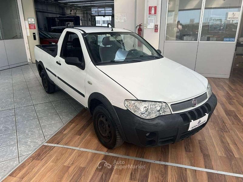 Bianco Usata 2008 Fiat Strada Pick-up | 6800 € (Buon prezzo) - Immagine 1/4