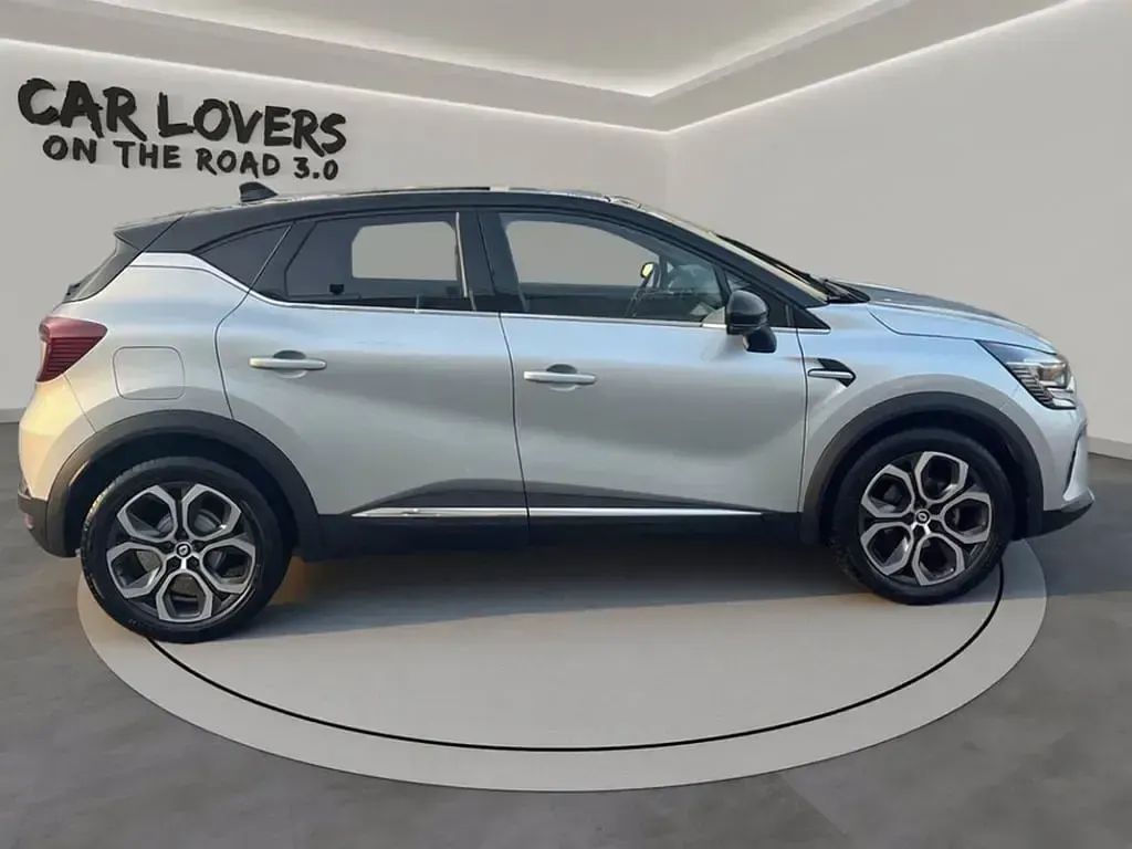 Usata Renault Captur Intens 101 CV (74 kW) 2023 Grigio chiaro SUV