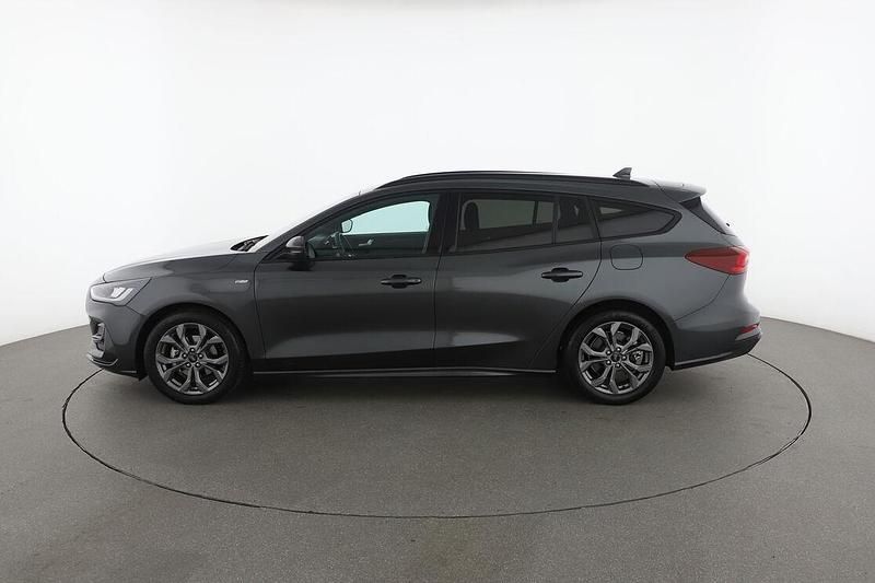 Usado Ford Focus ST-Line X 125 HP (91 kW) 2022 Cinzento Carrinha