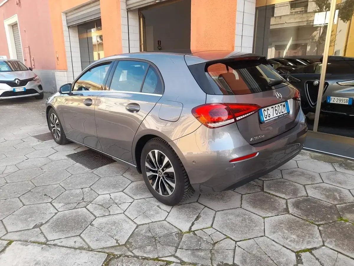 Usata Mercedes A180 Business 116 CV (85 kW) 2021 Grigio Berlina