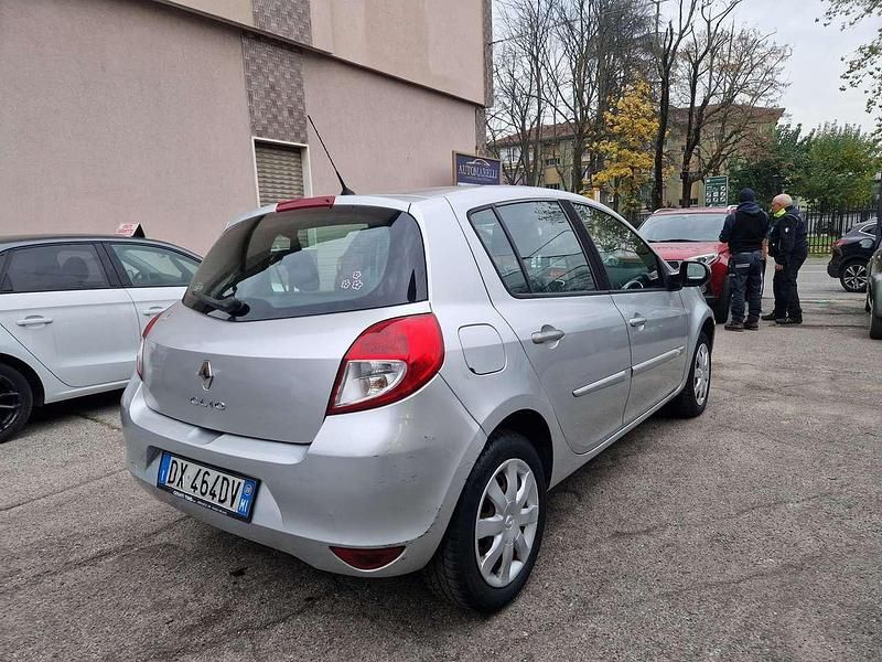 Usata Renault Clio II 75 CV (55 kW) 2009 Grigio Berlina