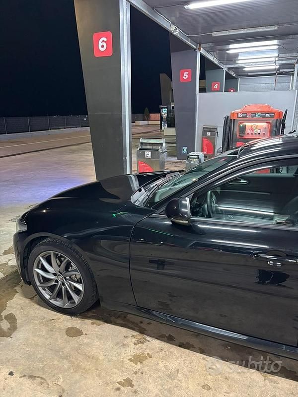 Usata Alfa Romeo Giulia 160 CV (117 kW) 2018 Nero Berlina