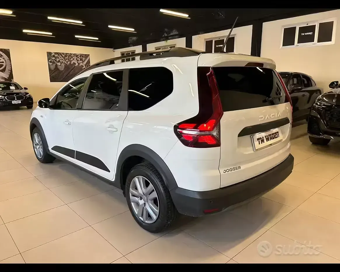 Käytetty Dacia Jogger Comfort 110 HP (80 kW) 2023 Valkoinen Tila-auto
