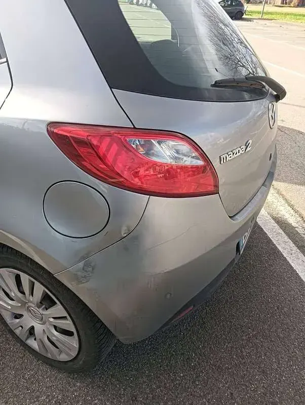 Usata Mazda 2 72 CV (52 kW) 2010 Argento Utilitaria