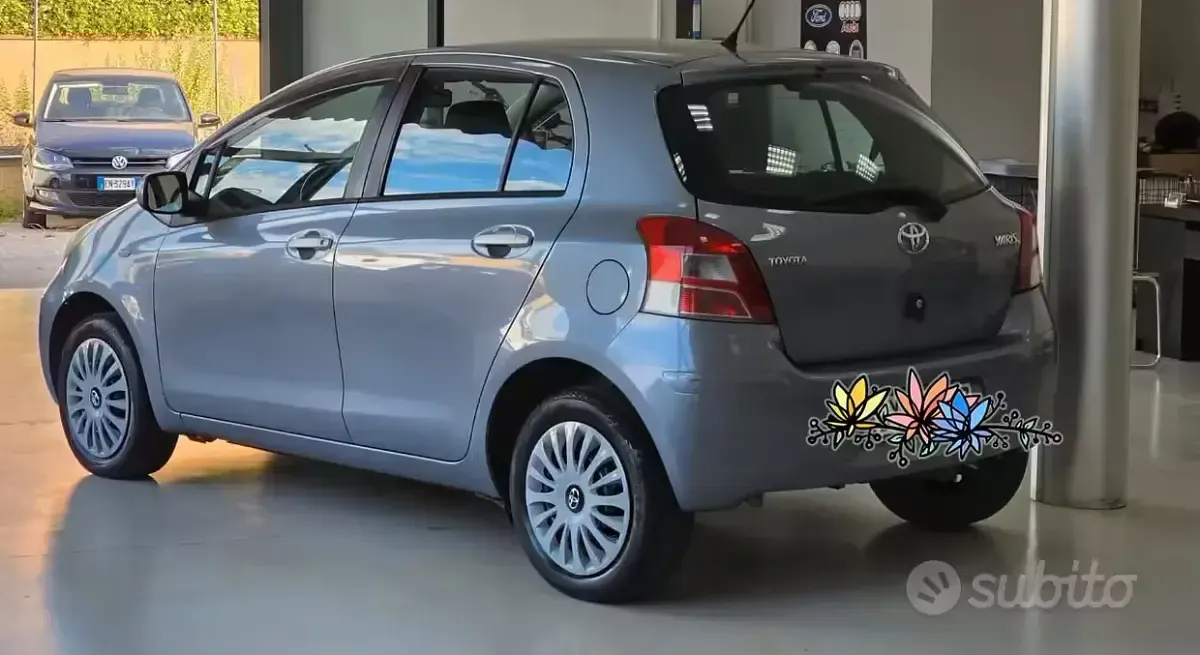 Usata Toyota Yaris 65 CV (47 kW) 2010 Grigio Utilitaria