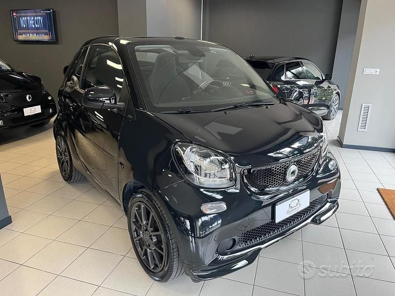 Usata Smart ForTwo Cabrio Brabus 70 CV (51 kW) 2019 Nero Cabrio