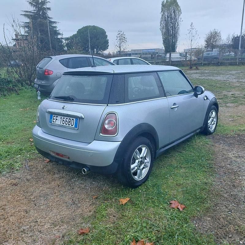 Usata Mini ONE 98 CV (72 kW) 2010 Argento Utilitaria