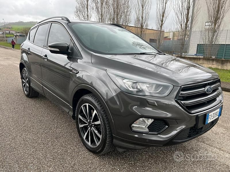 Usata Ford Kuga ST-Line 150 CV (110 kW) 2019 Grigio SUV