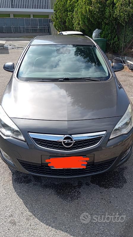 Usata Opel Astra 110 CV (80 kW) 2010 Grigio Berlina