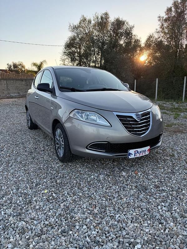 Usata Lancia Ypsilon S 85 CV (62 kW) 2012 Marrone Utilitaria