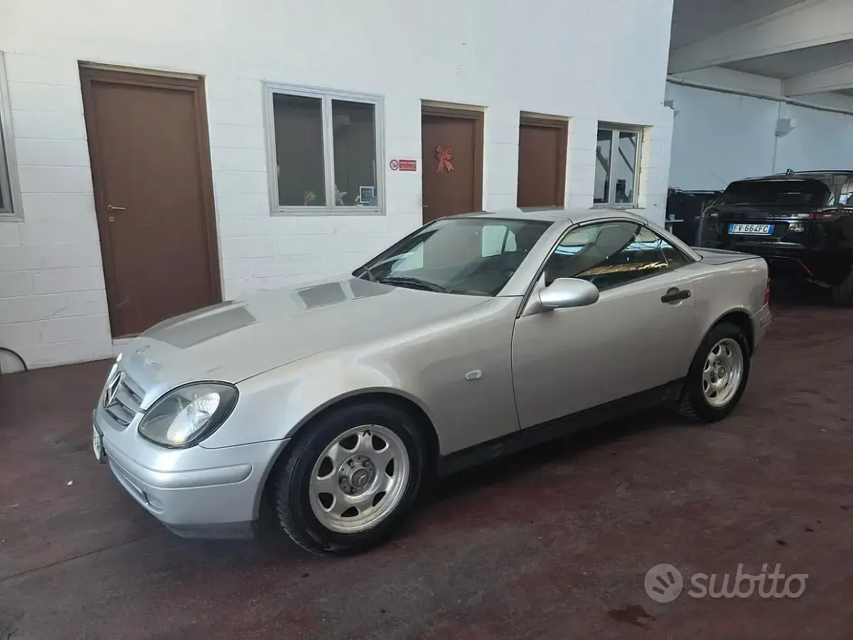 Usata Mercedes SLK200 136 CV (100 kW) 1997 Grigio Cabrio