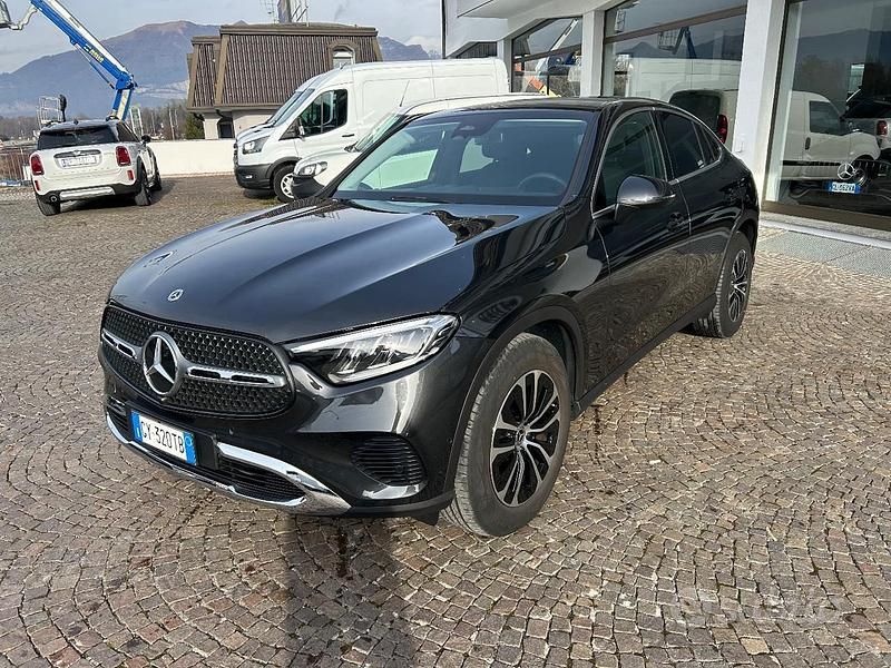 Käytetty Mercedes GLC220 Advanced Plus 197 HP (144 kW) 2025 Musta Coupe - kaksiovinen