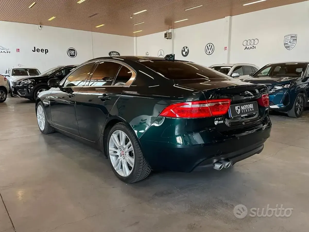 Usata Jaguar XF Prestige 179 CV (131 kW) 2016 Verde Berlina