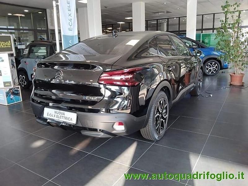 Usata Citroën e-C4 Shine 100 kW (136 CV) 2023 Nero SUV