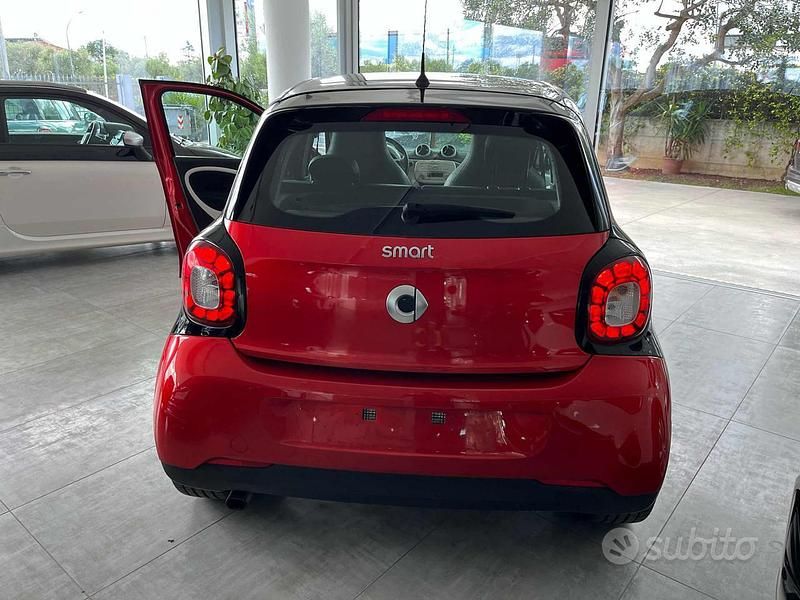 Usata Smart ForFour Prime 70 CV (51 kW) 2015 Rosso Utilitaria