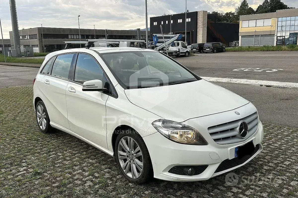 Usata Mercedes B180 Executive 109 CV (80 kW) 2013 Bianco Utilitaria