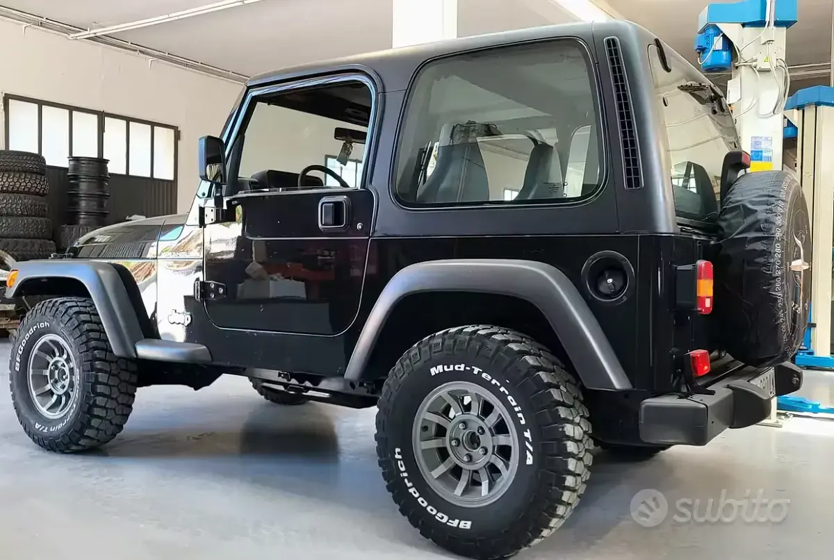 Usata Jeep Wrangler Sport 1997 Nero SUV