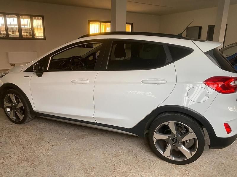 Usata Ford Fiesta Active 125 CV (91 kW) 2018 Bianco Berlina