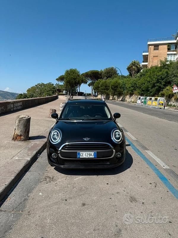 Begagnad Mini ONE 2021 Svart Halvkombi