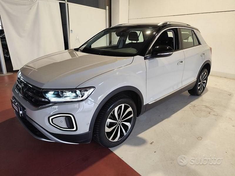 Usata VW T-Roc Life 110 CV (80 kW) 2023 Bianco SUV