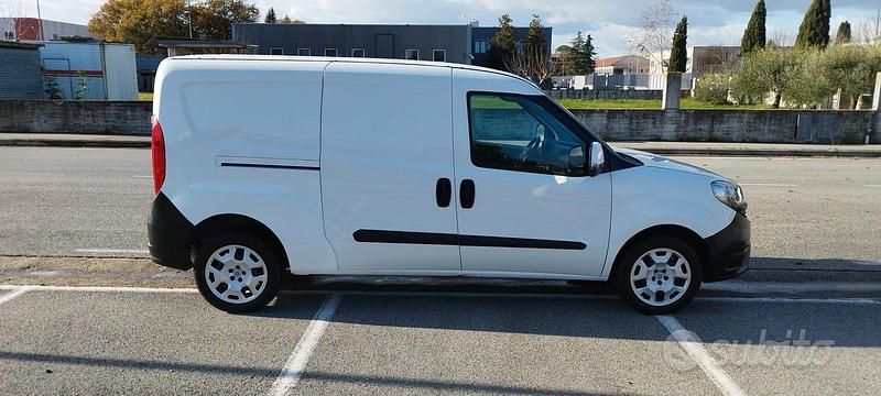 Bianco Usata 2016 Fiat Doblò Monovolume | 8900 € (Buon prezzo) - Immagine 1/4