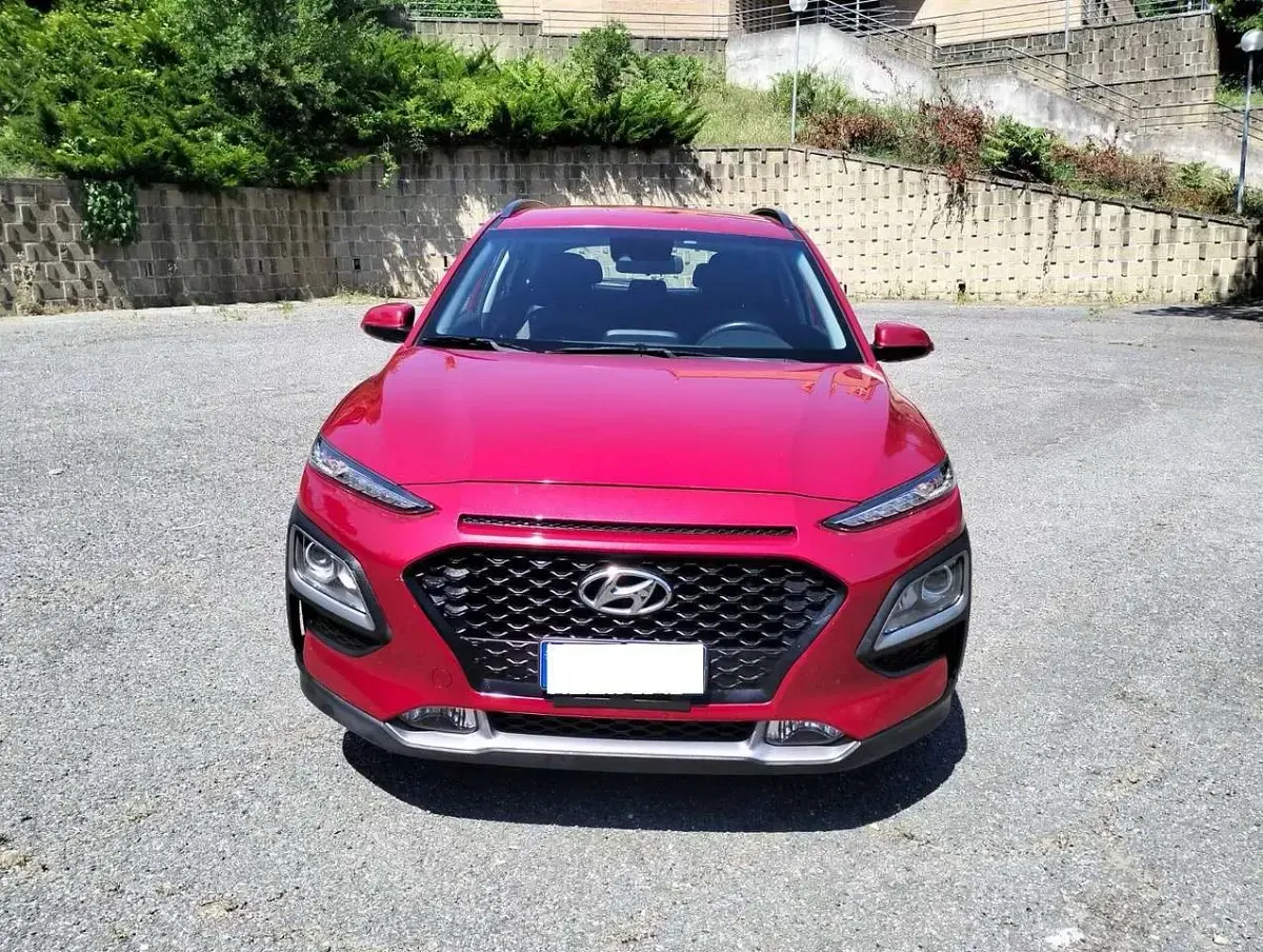 Usata Hyundai Kona 105 CV (77 kW) 2019 Bordeaux SUV