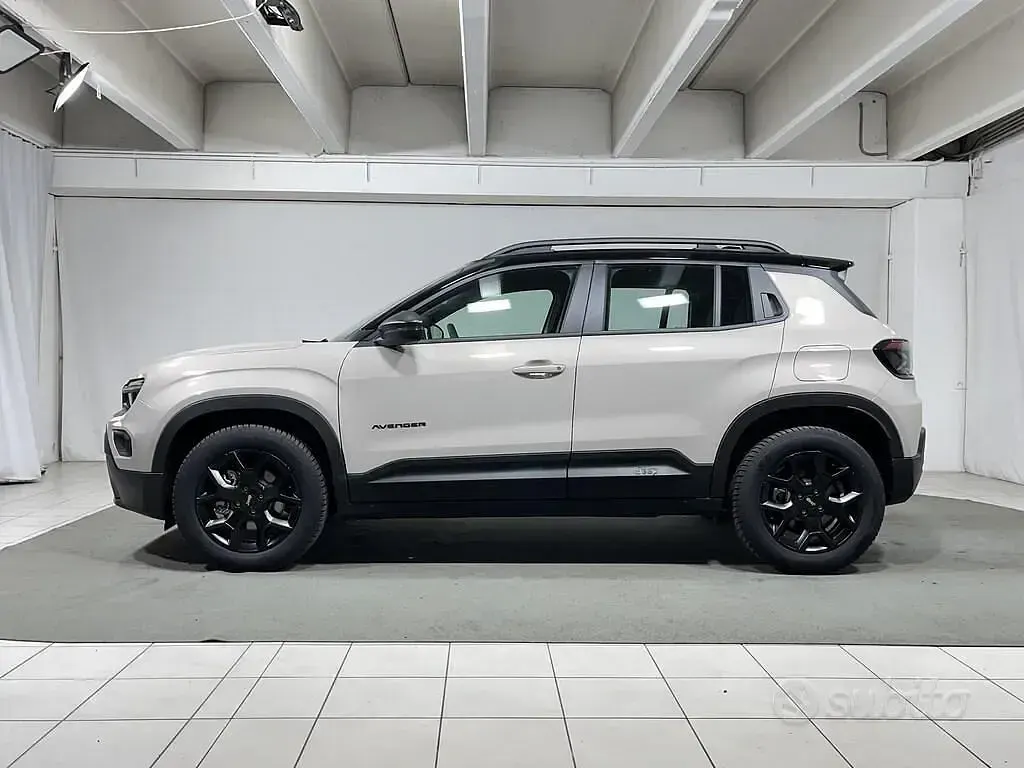 Nuova Jeep Avenger 145 CV (106 kW) 2026 Grigio SUV