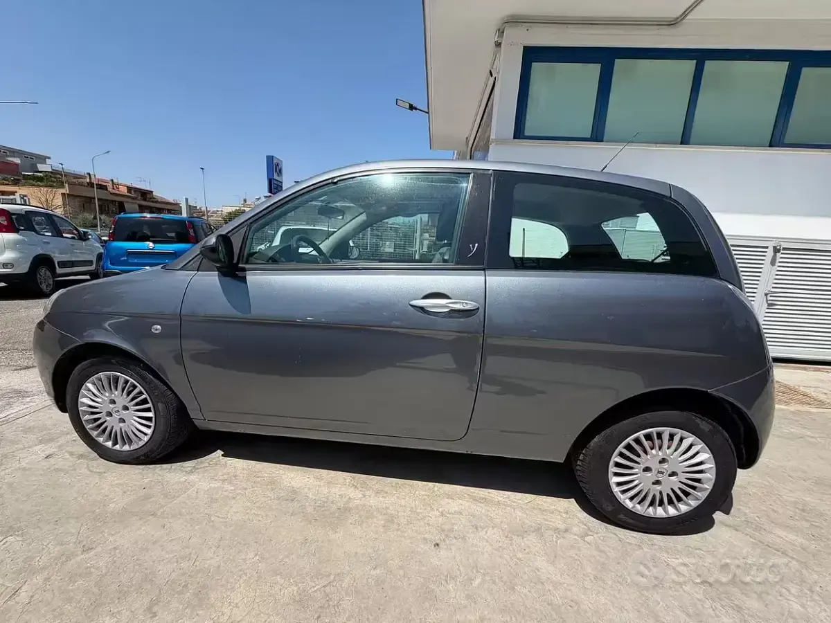Usata Lancia Ypsilon 75 CV (55 kW) 2008 Bluazzurro Utilitaria