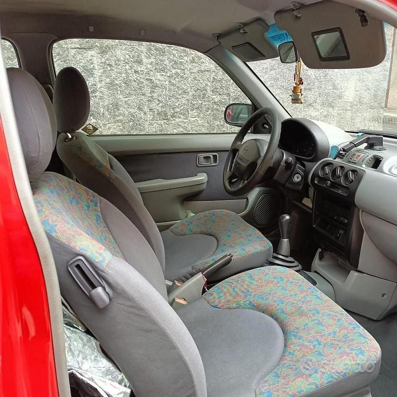 Usata Nissan Micra 54 CV (39 kW) 1997 Rosso Utilitaria