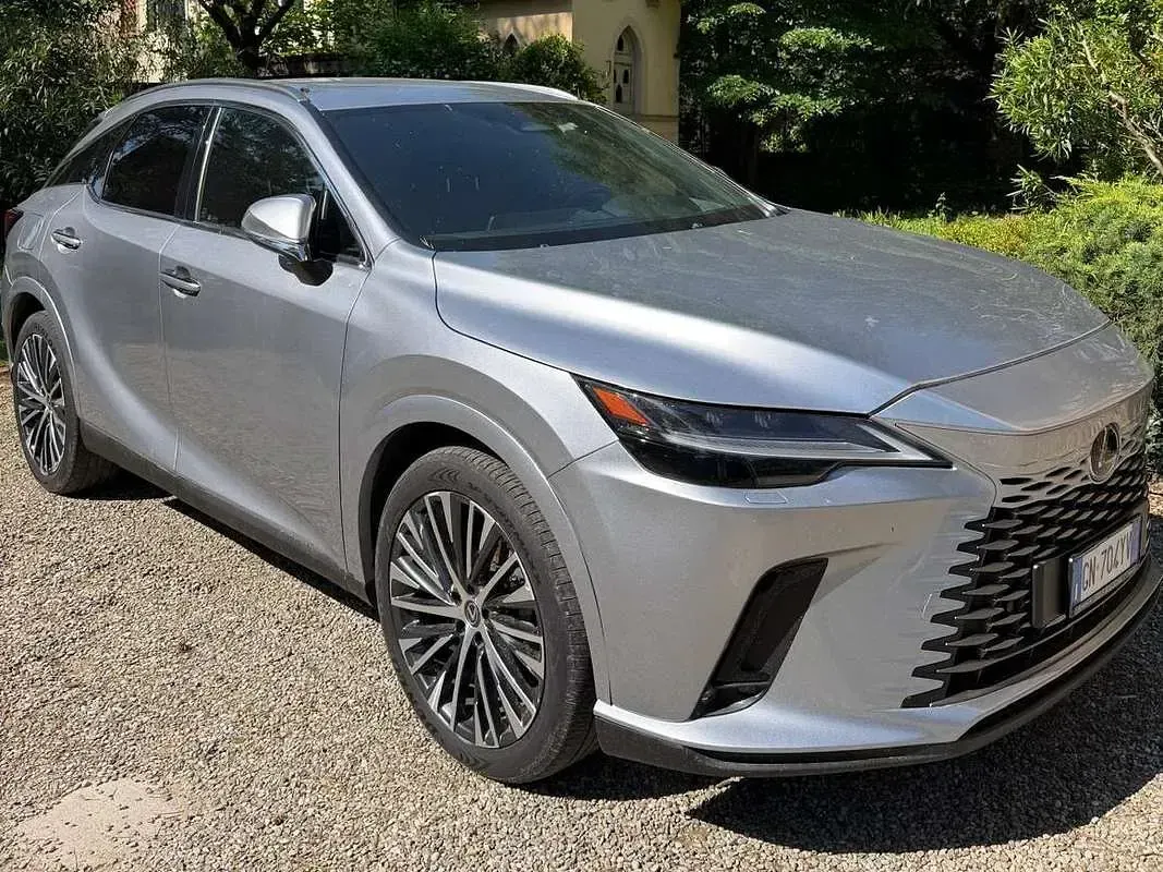Usata Lexus NX450h+ Executive Line 185 CV (136 kW) 2023 Argento SUV