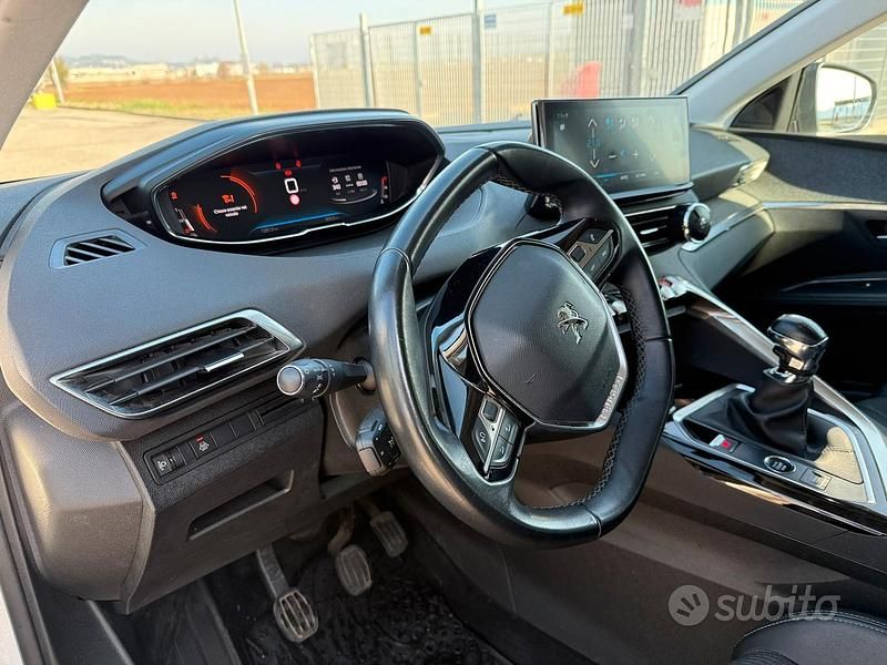 Usata Peugeot 5008 Allure 131 CV (96 kW) 2021 Bianco SUV