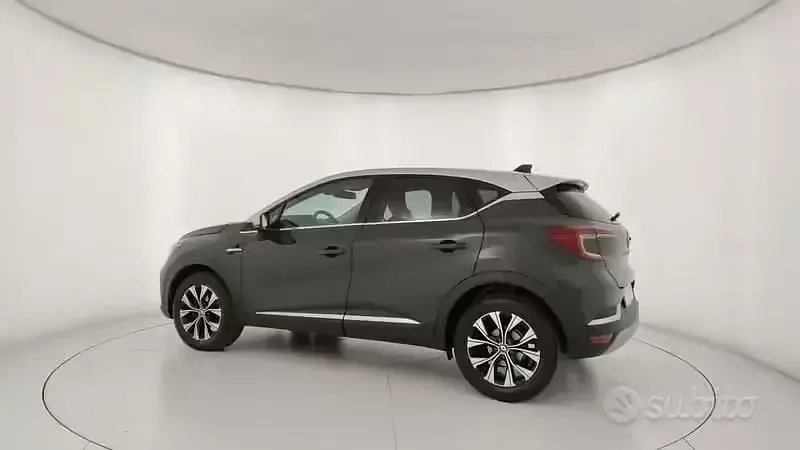 Usata Renault Captur Techno 101 CV (74 kW) 2023 Grigio SUV