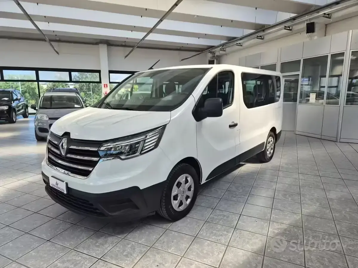 Usata Renault Trafic Zen 110 CV (80 kW) 2023 Bianco Monovolume