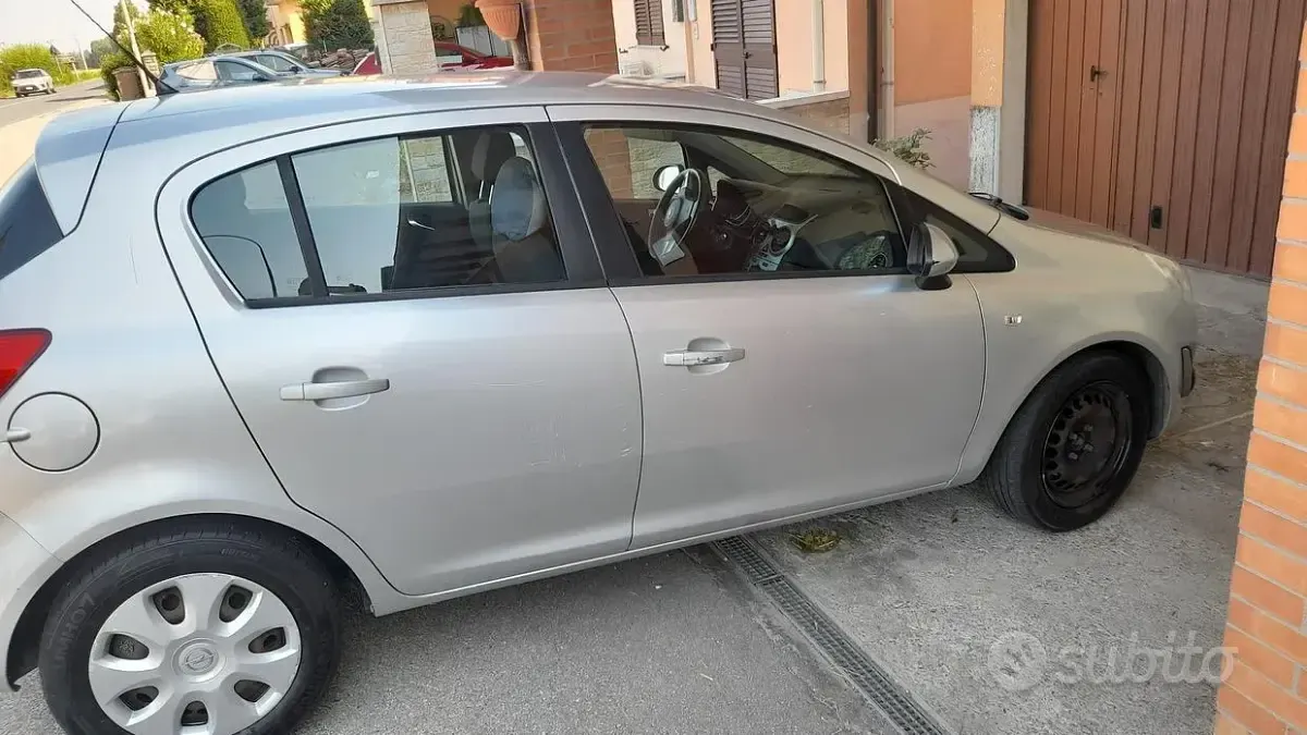 Usata Opel Corsa 75 CV (55 kW) 2011 Grigio Utilitaria